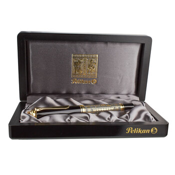 Pelikan M900 Toledo Dolma Kalem 18 Ayar Uç ve Altın İşlemeli Extra Fine